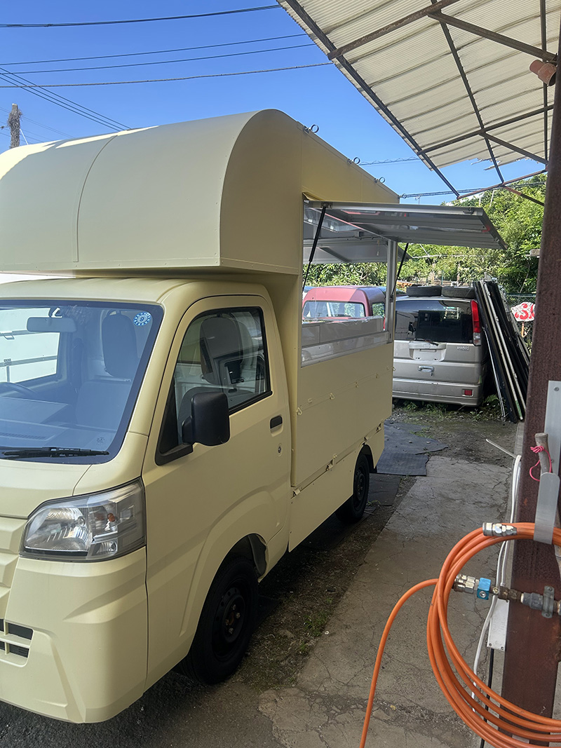 オール静岡キッチンカー協会が提供するキッチンカー作成の様子
